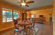 Lain-lain 4 Quiet Shenandoah Cabin w/ Porch & Pastoral Views!