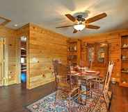 Lain-lain 5 Quiet Shenandoah Cabin w/ Porch & Pastoral Views!