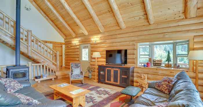 Others Log Home on 40 Private Acres By Mt Shasta Ski Park