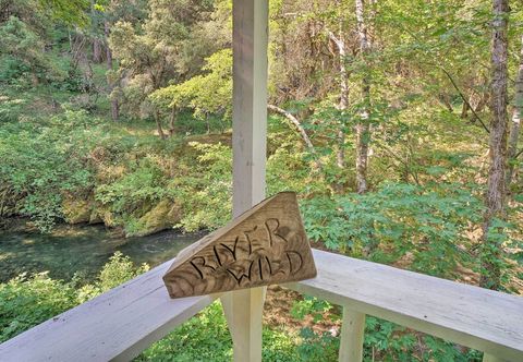 Others Outdoor Adventure: Tranquil Creekside Retreat