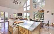 อื่นๆ 7 Modern Pine Mountain Chalet w/ Chef's Kitchen