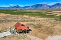 Others Remote Escape: Clark Home w/ Incredible View