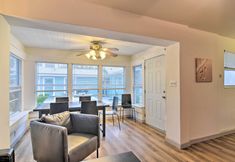 其他 7 Sun-soaked Coastal Hideaway - Steps to Beach!