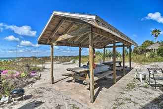 อื่นๆ 4 Sun-soaked Coastal Hideaway - Steps to Beach!