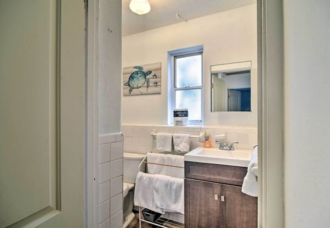 其他 Sun-soaked Coastal Hideaway - Steps to Beach!