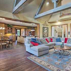 Interior1奢華的塞利納家園附庭院和遊戲室!,科林县飯店