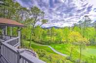 Lain-lain Stunning Retreat w/ Golf Course & Mtn Views!