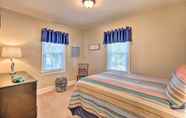 Lain-lain 6 Colonial Beach House w/ Patio: 2 Blocks to Beach!