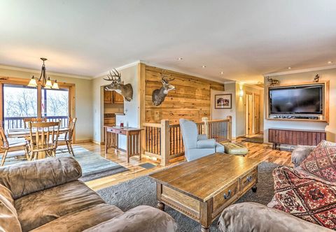 其他 Peaceful Hancock Home w/ Patio, Deck & Grill!