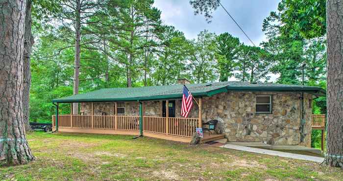 Others Charming Lakefront Getaway w/ Dock & Yard!