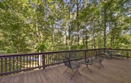 อื่นๆ 3 Peaceful Boone Cabin w/ Deck & Forest Views!