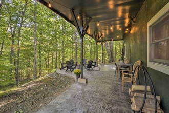 อื่นๆ 4 Peaceful Boone Cabin w/ Deck & Forest Views!