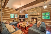 Lain-lain Peaceful Boone Cabin w/ Deck & Forest Views!