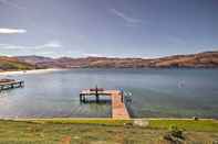 Others Waterfront Manson Cabin on Lake Chelan w/ Deck!