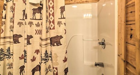 其他 2 Charming Cabin in the Smokies: Hot Tub & Game Room