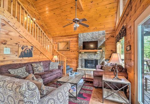 其他 Charming Cabin in the Smokies: Hot Tub & Game Room
