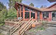 Khác 3 Serene Riverfront Escape w/ Hot Tub & Views!