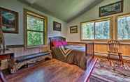 Others 6 Cozy Countryside Cabin in Robie Creek Park!