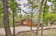 อื่นๆ 6 2BR Ruidoso Cabin Surrounded by Wildlife!