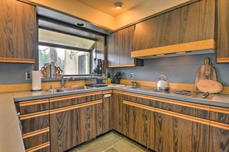 其他 4 Catskill Getaway on 6 Acres With Swimming Pond!