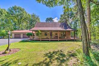 Lainnya 4 Riverfront Oconto Escape With Fire Pit & Yard!