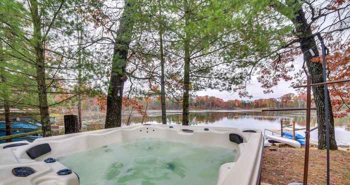 Lainnya Lakefront Wisconsin Cottage w/ Dock & Hot Tub!