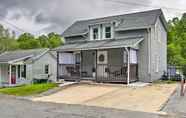 Others 3 Morgantown Home w/ Deck ~ 2 Mi to WV University!