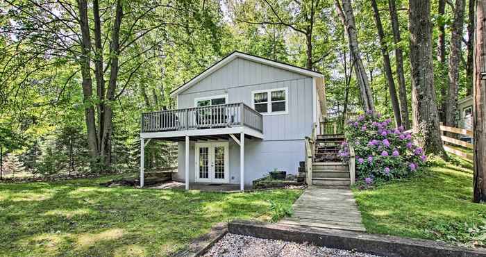 Lainnya Ludington Cottage w/ Deck, Yard & Fire Pit!