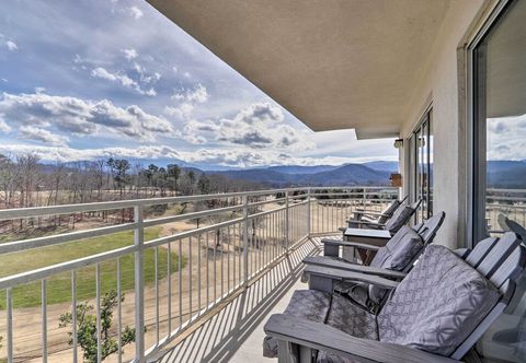 อื่นๆ Condo w/ Golf Views: 2 Mi to Dollywood & Parkway!