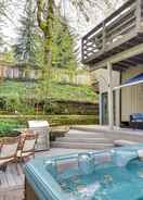 Primary image West Linn Vacation Rental w/ Private Hot Tub