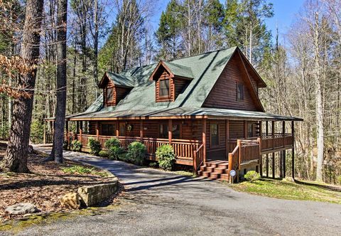 Others Sevierville Cabin w/ Hot Tub: 6 Mi to Pigeon Forge