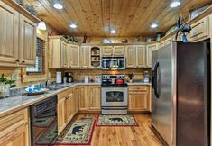 Others 4 Sevierville Cabin w/ Hot Tub: 6 Mi to Pigeon Forge