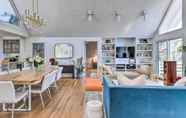 Others 2 Chic East Hampton Retreat w/ Deck & View!