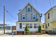 Others Wildwood House w/ Enclosed Porch - Walk to Beach!