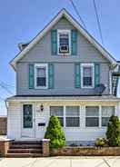 Primary image Wildwood House w/ Enclosed Porch - Walk to Beach!