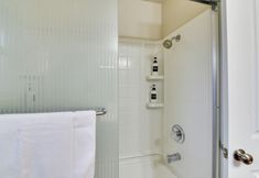 Others 6 Lovely Vancouver Retreat w/ Home Gym!