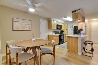 Others 4 Lovely Vancouver Retreat w/ Home Gym!