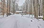 อื่นๆ 2 Serene Cabin w/ Firepit < 20 Miles to Scranton!