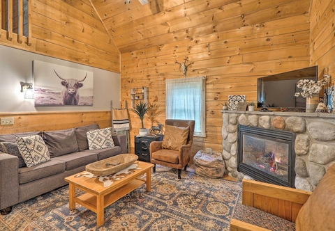 Lain-lain Cozy Retreat w/ Porch & Double JJ Resort Access!