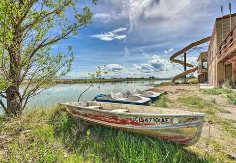 Others Lakefront Country Home w/ Waterslide & Trampoline!