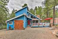 อื่นๆ Colorful Munds Park Cabin w/ Deck & Fireplace