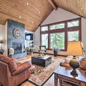 Primary image1Luxe Coos Bay Escape w/ Patio + River Views!,Watson Ranch Golf飯店