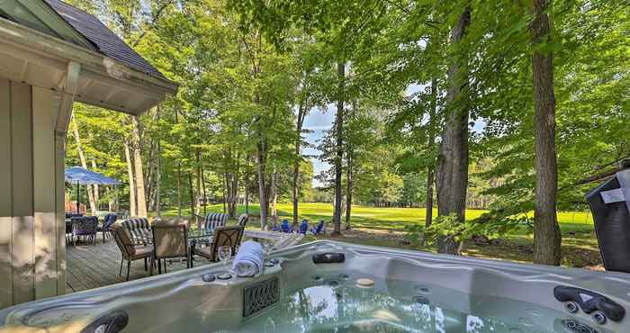 Others Michigan Golf Course Retreat w/ Gameroom & Hot tub