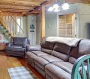 Lainnya 2 Cozy Indiana Cabin Rental w/ Private Porch & Grill