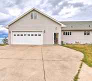 Lain-lain 2 Charming Lake Huron Home w/ Private Beach!