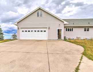 Lain-lain 2 Charming Lake Huron Home w/ Private Beach!