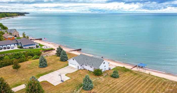 อื่นๆ Charming Lake Huron Home w/ Private Beach!