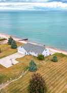 ภาพหลัก Charming Lake Huron Home w/ Private Beach!