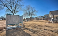 อื่นๆ 7 Spacious Lake Texoma Retreat w/ Updated Interior!