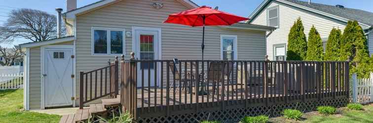 อื่นๆ Cozy Villas Cottage w/ Deck, 1/2 Block to Beach!